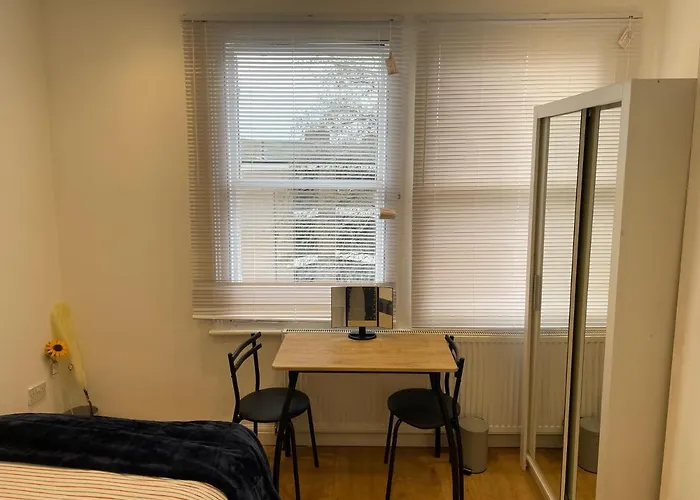 Double Room With Shared Bathroom In Private Self-Contained Flat You Will Share With One Other Person In Family House 2 Minutes Walk From Tufnell Park Tube Station 15 Minutes Walk From Camden Town